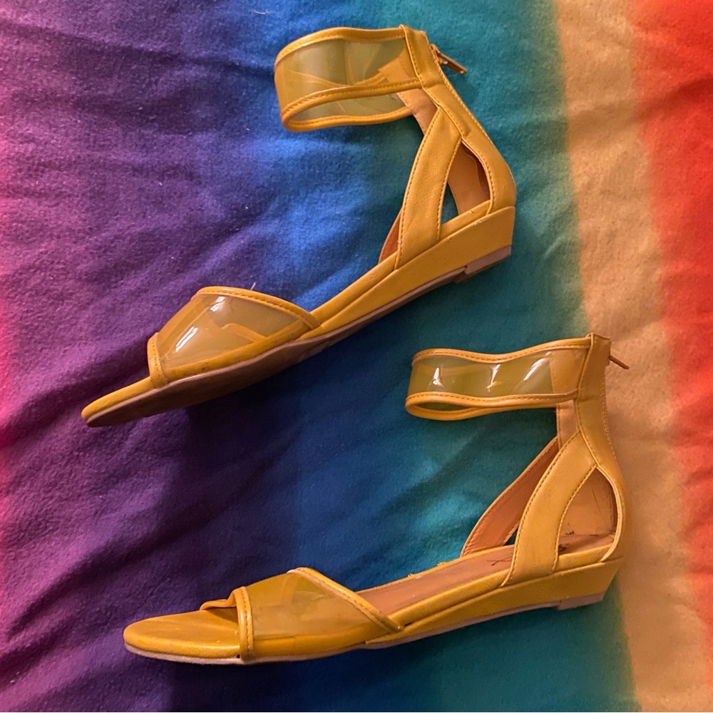 Gomax Page Boy-19 Women’s Size 7 Yellow Open-Toed Flats
